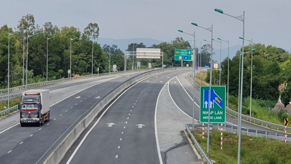 Một đoạn cao tốc Đà Nẵng - Quảng Ngãi. 
