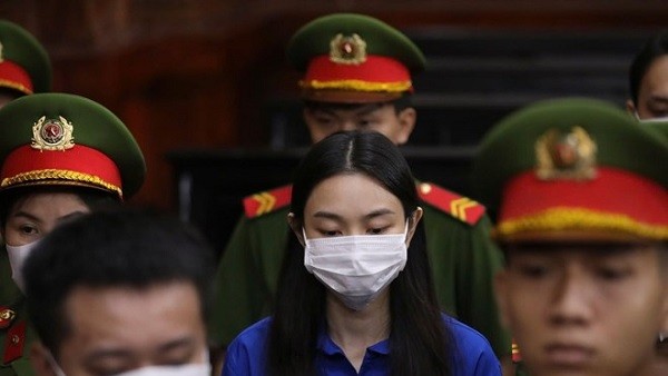 Bị cáo Nguyễn Thúc Thùy Tiên (Hoa hậu Hòa bình Quốc tế 2021) bị đề nghị mức án 2 - 2,5 năm tù về tội lừa dối khách hàng.