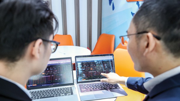 Trong một số phiên thị trường chung điều chỉnh, những cổ phiếu “có câu chuyện riêng” vẫn tăng giá tích cực