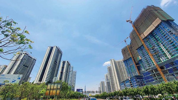 Dòng tiền vào bất động sản xoay chuyển: Cảnh báo thanh khoản và rủi ro nợ xấu 