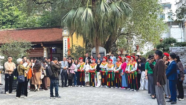 Kỳ nghỉ Tết Dương lịch, du khách có xu hướng chọn các tour ngắn ngày, khoảng cách dưới 200 km (Ảnh: Hồ Hạ) 