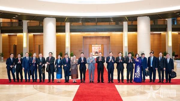 Chủ tịch Quốc hội Trần Thanh Mẫn tiếp Bộ trưởng Ngoại giao Lào 