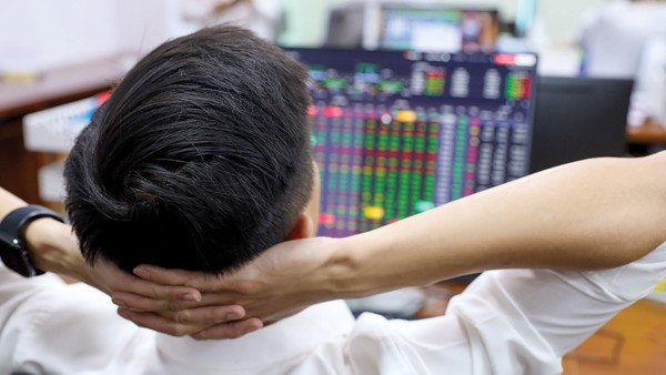 Chứng khoán và bất động sản sẽ là những nhóm cổ phiếu nhạy cảm nhất với xu hướng lãi suất