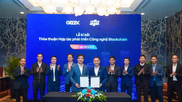 Đại diện lãnh đạo FPT và GELEX ký kết thỏa thuận hợp tác phát triển công nghệ blockchain.