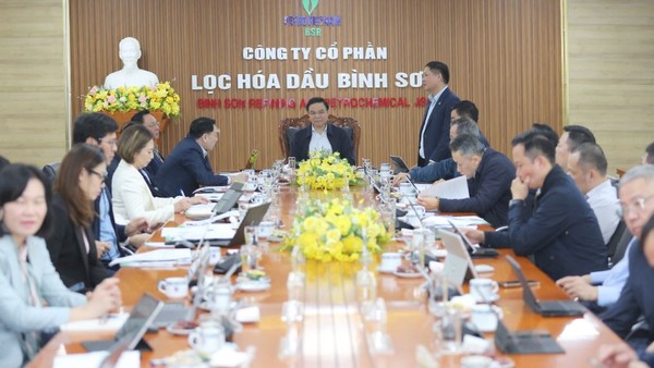 Ông Lê Mạnh Hùng, Chủ tịch HĐTV Tập đoàn Petrovietnam chủ trì buổi làm việc 