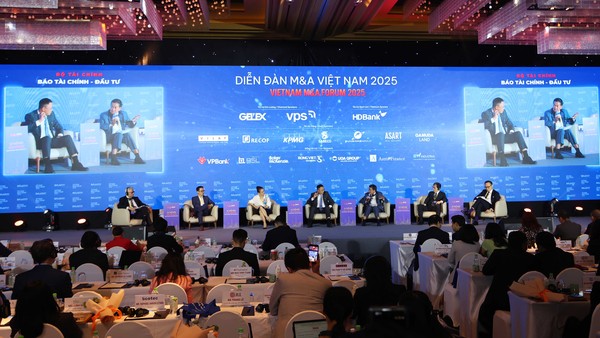 Toàn cảnh phiên thảo luận đầu tiên tại Diễn đàn M&A 2025 (Ảnh: Lê Toàn) 