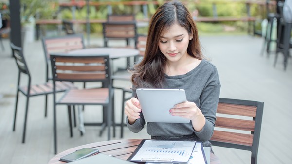 Thị trường tài chính 24h: Giá vàng đảo chiều giảm mạnh