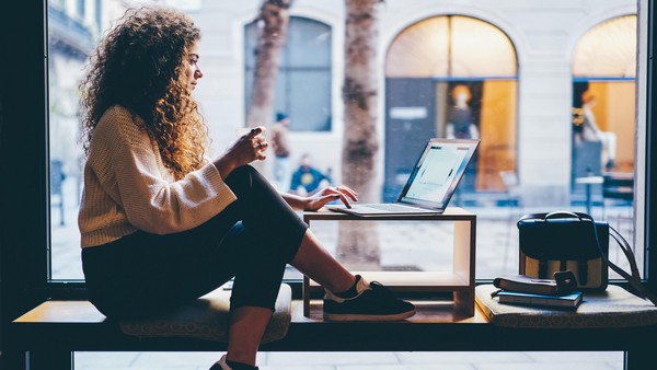 Thị trường tài chính 24h: Giá vàng biến động mạnh, Bitcoin lấy lại ngưỡng trên 70.000 USD