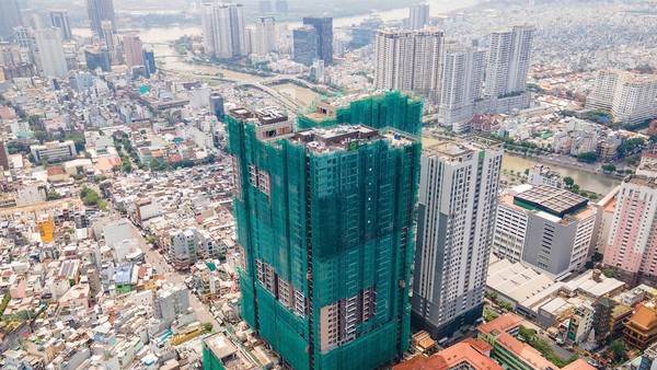 Cả 3 tòa tháp của dự án The Grand Manhattan cùng được đẩy nhanh tiến độ thi công. Ảnh: Việt Dũng.