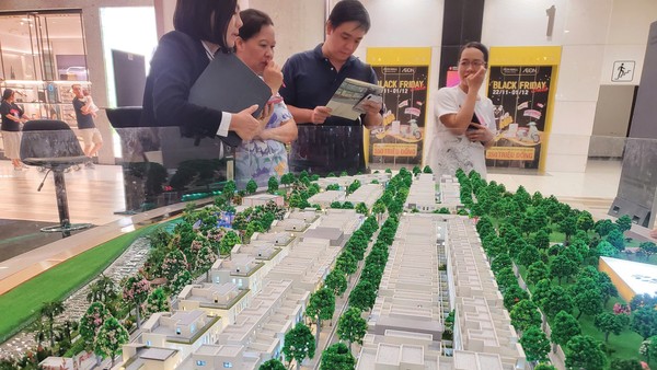 Lãi vay tăng cao tác động mạnh mẽ tới tâm lý người mua nhà. Ảnh: Dũng Minh.