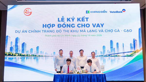 Đại diện các bên thực hiện nghi thức ký kết hợp đồng cho vay dự án chỉnh trang đô thị Khu Mả Lạng và Chợ Gà – Gạo.