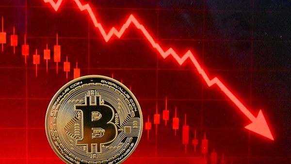 Gần 500 triệu USD bị rút khỏi các quỹ ETF, giá Bitcoin trượt xuống vùng nguy hiểm