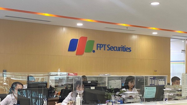 Chứng khoán FPT (FTS) chia cổ tức 5% bằng tiền và thưởng cổ phiếu, tỷ lệ 10%