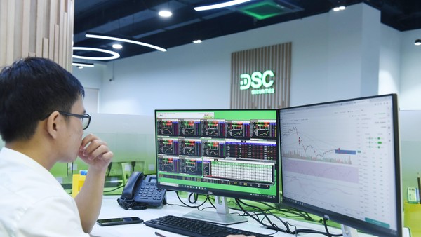 Thị trường rung lắc: Chọn cổ phiếu nào để đi trước dòng tiền?