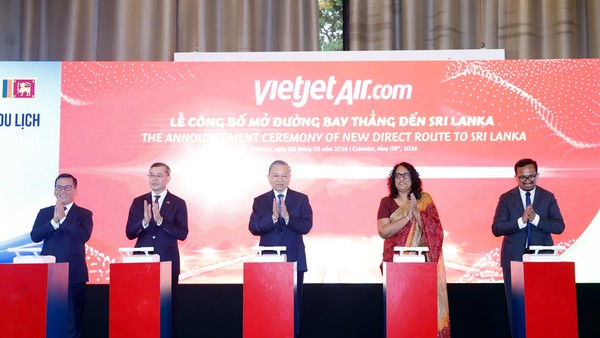Vietjet chính thức công bố đường bay thẳng giữa TP.Hồ Chí Minh và Colombo trước sự chứng kiến của Tổng Bí thư, Chủ tịch nước Tô Lâm (giữa) và Thủ tướng Sri Lanka Harini Amarasuriya (thứ 2 từ phải sang)