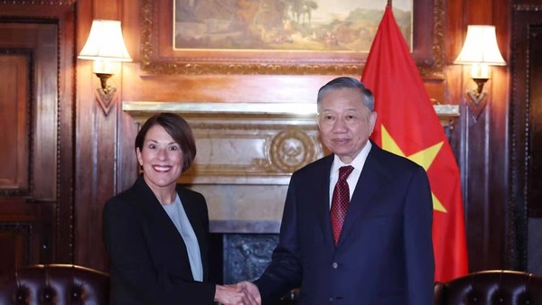 Tổng Bí thư, Chủ tịch nước Tô Lâm tiếp bà Sarah A. Soule, Hiệu trưởng Trường kinh doanh Stanford, thuộc Đại học Stanford. (Ảnh: Thống Nhất/TTXVN)