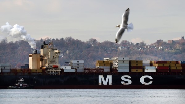 Tòa án Tối cao Mỹ trì hoãn quyết định thuế quan của Tổng thống Trump