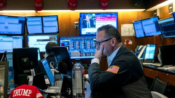 Rủi ro địa chính trị và thuế quan trở lại, thị trường tài chính toàn cầu chao đảo