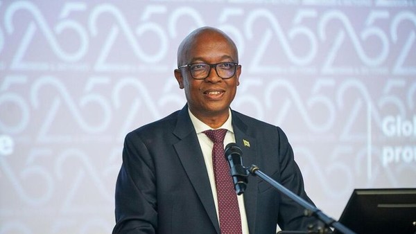 Bộ trưởng Thương mại, Công nghiệp và Cạnh tranh Nam Phi, Parks Tau