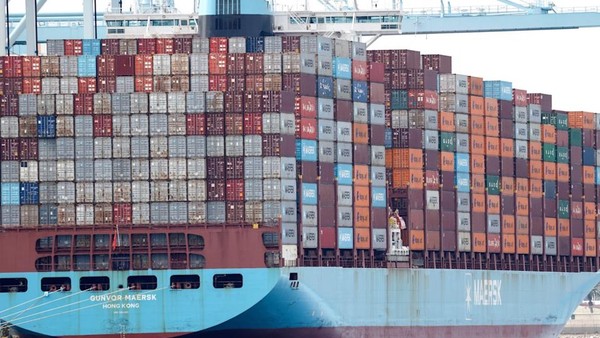 Sau phán quyết của Toà án Tối cao Mỹ, tranh chấp hoàn thuế còn kéo dài