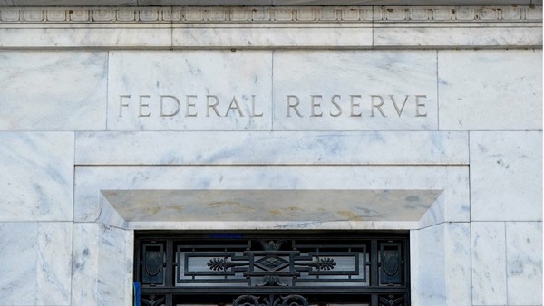 Phán quyết về thuế quan của Tòa án Tối cao làm lu mờ lộ trình lãi suất của Fed