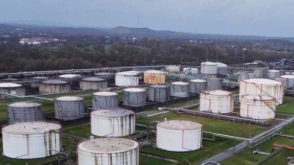 Xả kho dầu lớn nhất lịch sử: Vì sao giá dầu vẫn có nguy cơ leo thang?