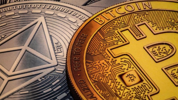 Tiền rời ETF Bitcoin, chảy vào thế hệ token mới