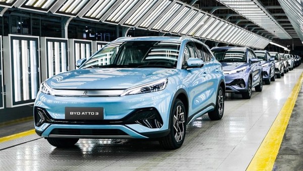 BYD lạc quan về thị trường xe điện bất chấp đà tăng trưởng chậm lại