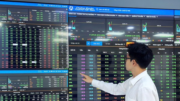 Thông tư 08 “giải nhiệt” áp lực vốn ngân hàng: Dòng tiền chứng khoán có được tiếp sức?