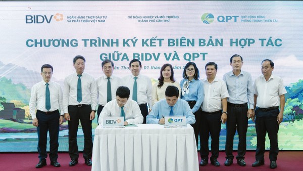 Đại diện Lãnh đạo QPT và BIDV ký kết Biên bản hợp tác