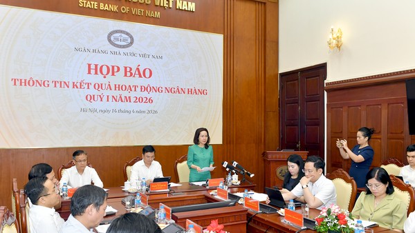 Bà Hà Thu Giang, Vụ trưởng Vụ Tín dụng các ngành kinh tế, Ngân hàng Nhà nước chia sẻ tại Họp báo.