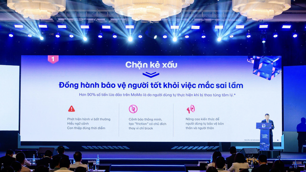 Ông Nguyễn Mạnh Tường trình bày tham luận “Ứng dụng AI trong Bảo vệ người dùng” tại hội thảo “Digital Trust in Finance” ngày 12/5/2026.