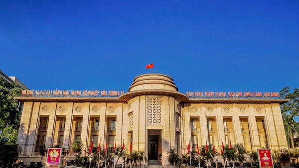 NHNN yêu cầu giảm lãi suất tiền gửi tối thiểu 0,5%/năm đối với các kỳ hạn từ 6 tháng trở lên