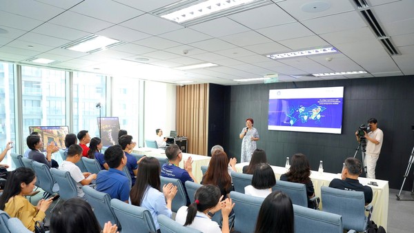 Bà Trịnh Như Quỳnh, Giám đốc Đối ngoại, Marketing và Thương hiệu, Standard Chartered Việt Nam chia sẻ tại Sự kiện