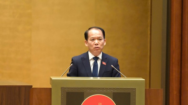 Bộ trưởng Bộ Tư pháp Hoàng Thanh Tùng trình bày báo cáo tiếp thu, giải trình, chỉnh lý dự thảo luật trước khi Quốc hội ấn nút thông qua vào chiều 23/4