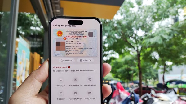 Hiện nay người dân đang sử dụng tài khoản định danh điện tử trong ứng dụng VNeID chứa các thông tin xác thực công dân.