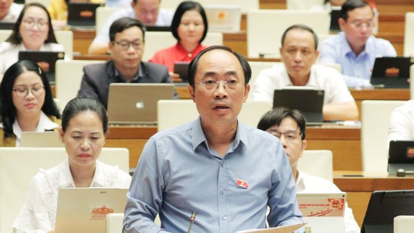 Đại biểu Lê Nhật Thành (TP. Hà Nội) cho rằng xử lý vi phạm kinh tế nên chuyển trọng tâm từ mục tiêu trừng phạt sang mục tiêu phục hồi và phát triển, nhưng vẫn bảo đảm tính nghiêm minh của pháp luật.