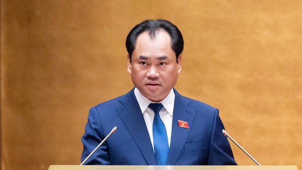Bộ trưởng Nông nghiệp và Môi trường Trịnh Việt Hùng trình đề xuất 1 luật sửa 10 luật về nông nghiệp, môi trường