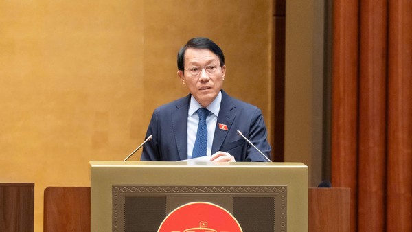 Đại tướng Lương Tam Quang, Bộ trưởng Bộ Công an trình bày Báo cáo tóm tắt giải trình, tiếp thu, chỉnh lý dự thảo Nghị quyết trước Quốc hội sáng 24/8