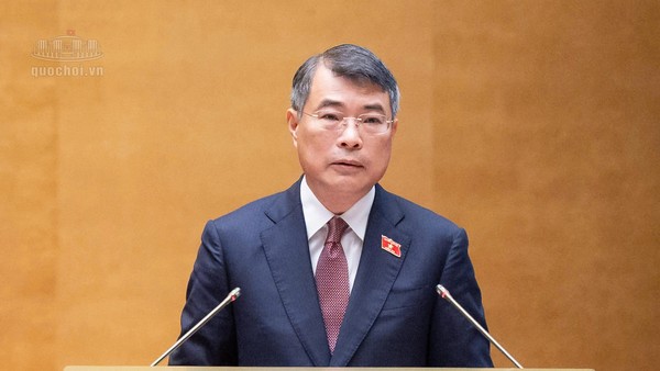 Thủ tướng Chính phủ Lê Minh Hưng trình bày báo cáo tình hình thực hiện kế hoạch KTXH năm 2026 và kế hoạch năm 2027 trước Quốc hội sáng 17/10 (Ảnh: quochoi.vn)