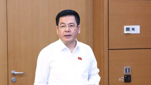 Phó Chủ tịch Quốc hội Nguyễn Hồng Diên thảo luận tại tổ chiều 17/10 về dự án Luật sửa đổi, bổ sung một số điều của Luật Chứng khoán