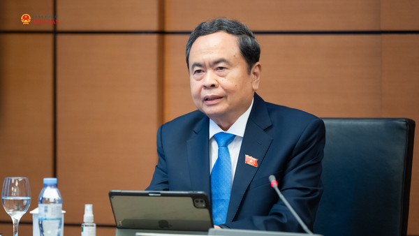 Chủ tịch Quốc hội Trần Thanh Mẫn thảo luận tại tổ ngày 18/10 Ảnh: quochoi.vn
