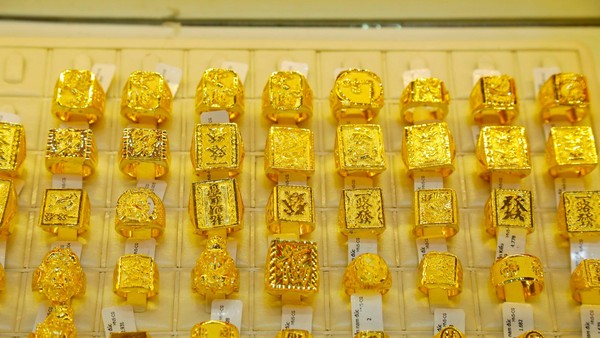 Giá vàng hôm nay ngày 13/4: Vàng giảm gần 1 triệu đồng/lượng