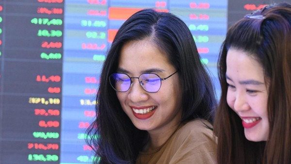 Giao dịch chứng khoán sáng 12/8: Thị trường khởi sắc, VN-Index "thử thách" mốc 1.790 điểm