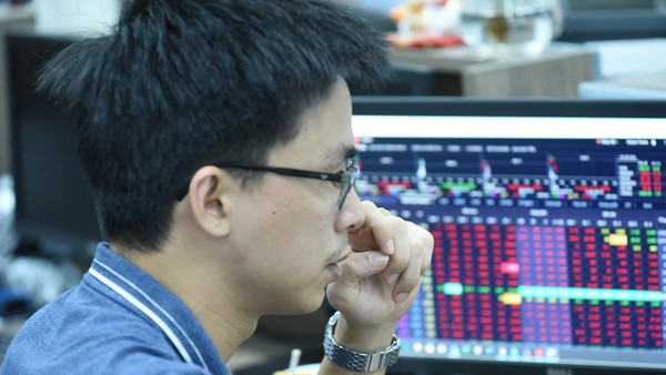 Giao dịch chứng khoán sáng 2/4: Cổ phiếu Vin tăng trần, VN-Index quay đầu điều chỉnh