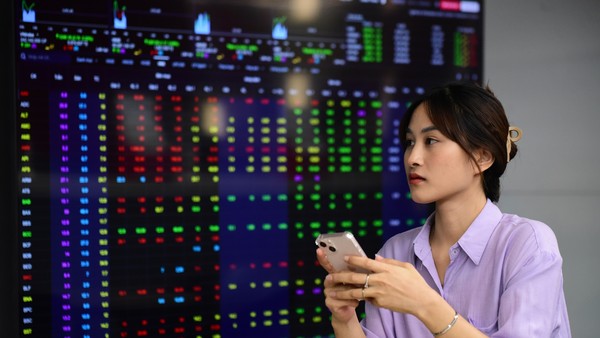 Giao dịch chứng khoán sáng 26/3: Thị trường quay đầu giảm, cổ phiếu họ Viettel "tốt lỏi"