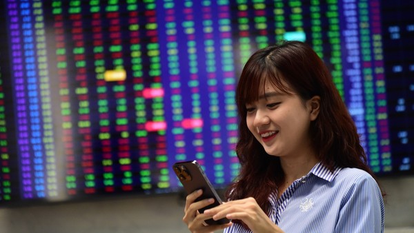 Lãi suất đảo chiều và triển vọng thị trường chứng khoán năm 2026