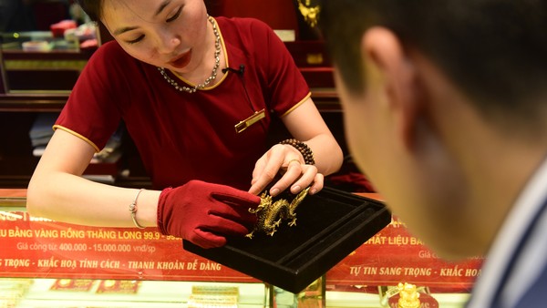 Giá vàng hôm nay ngày 4/5: Vàng bật tăng 600.000 đồng/lượng