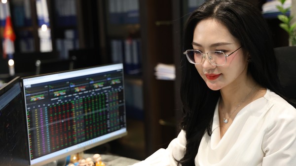Sắc đỏ ngập tràn, VN-Index vẫn vượt mốc 1.830 điểm