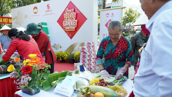 Sabeco tiếp tục chuỗi sự kiện cộng đồng “Chung vị Tết Việt - Gắn kết muôn miền” tại Vĩnh Long và Cần Thơ